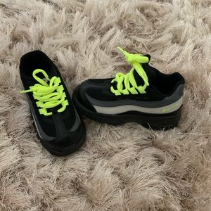 Nike shoes size 9 toddler